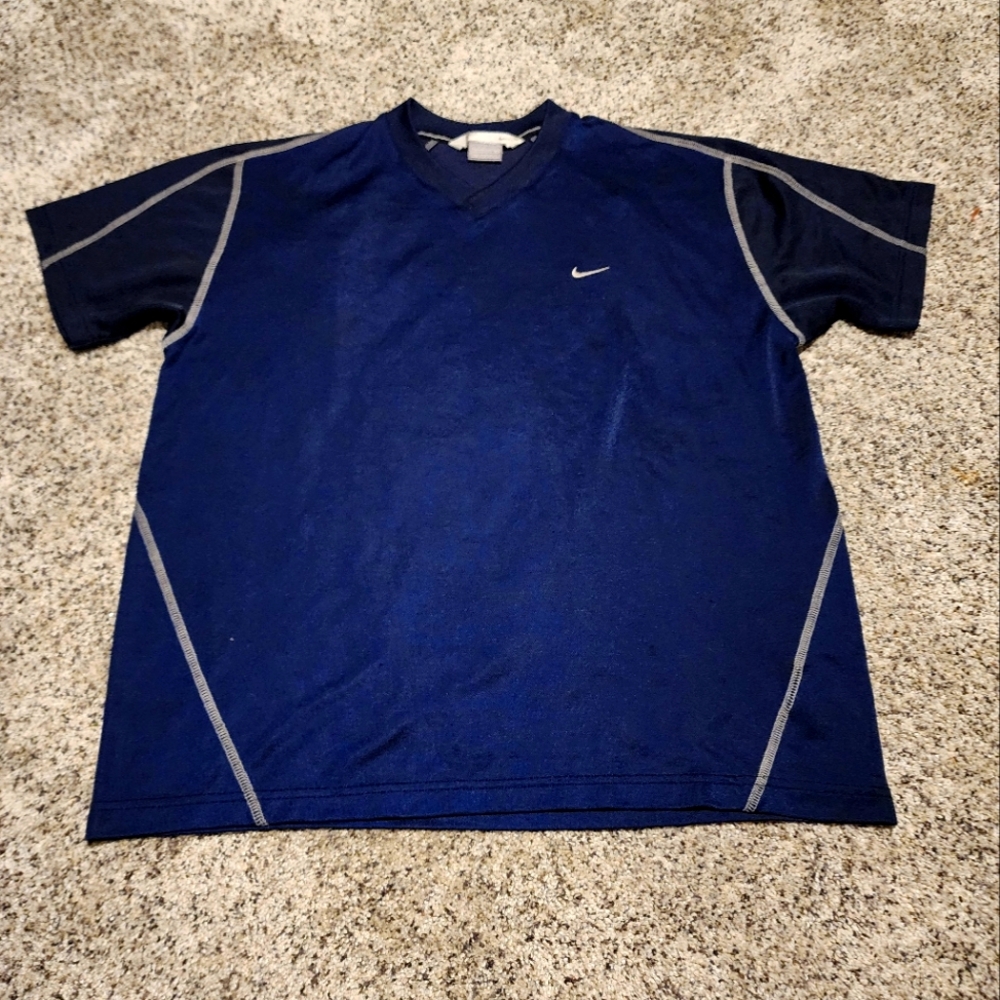 Nike Men’s V-Neck Short Sleeves Shirt  good condition color blue Navy